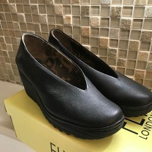 Fly London Yaz Wedge sz 9.5